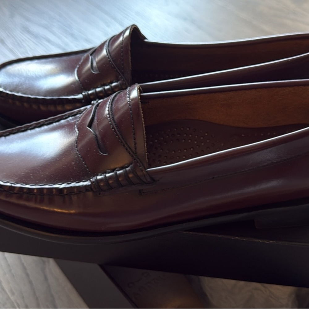 G.H. Bass Women’s Weejuns Wine Loafer - Picture 2 of 4